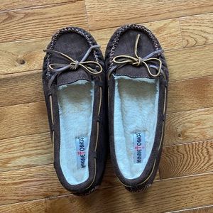NWOT Minnetonka Brown Slipper Moccasins